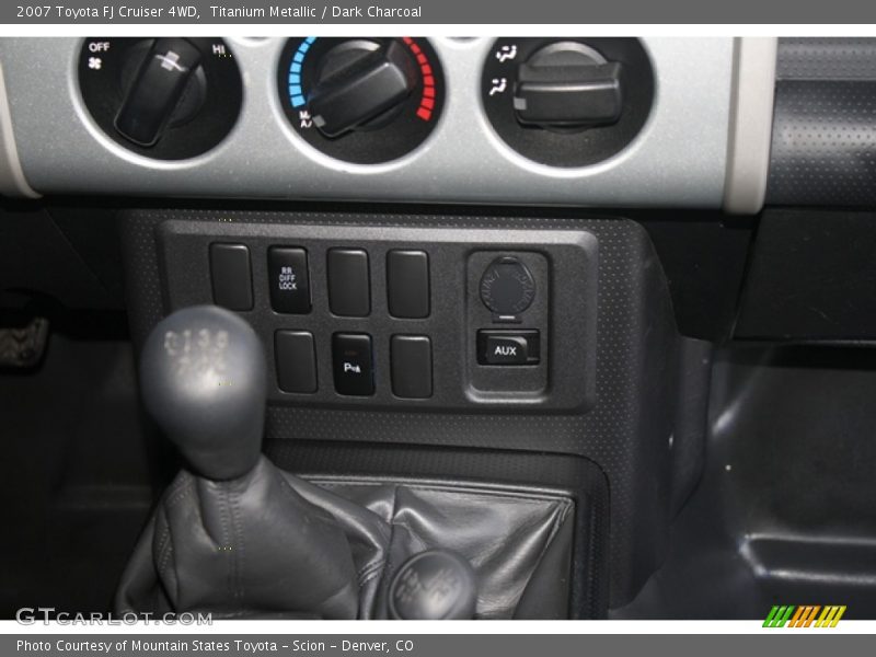 Titanium Metallic / Dark Charcoal 2007 Toyota FJ Cruiser 4WD