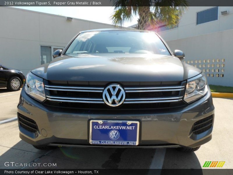 Pepper Gray Metallic / Black 2012 Volkswagen Tiguan S