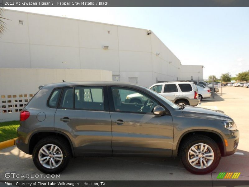 Pepper Gray Metallic / Black 2012 Volkswagen Tiguan S