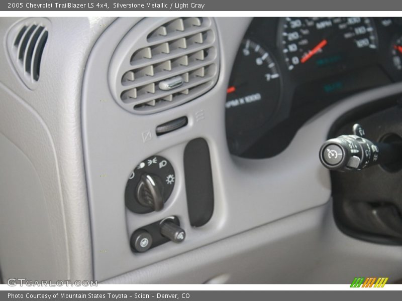 Silverstone Metallic / Light Gray 2005 Chevrolet TrailBlazer LS 4x4