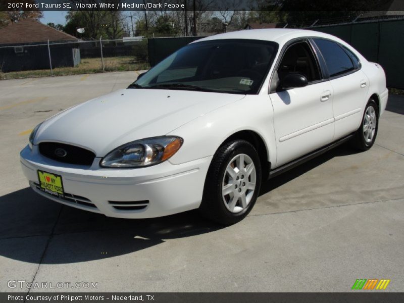 Vibrant White / Medium/Dark Pebble 2007 Ford Taurus SE