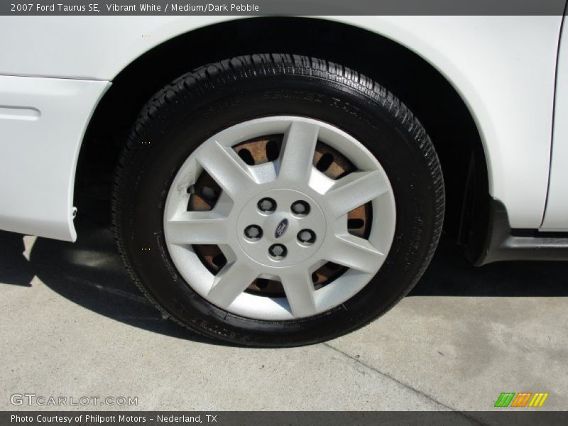 Vibrant White / Medium/Dark Pebble 2007 Ford Taurus SE