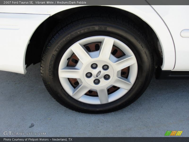 Vibrant White / Medium/Dark Pebble 2007 Ford Taurus SE