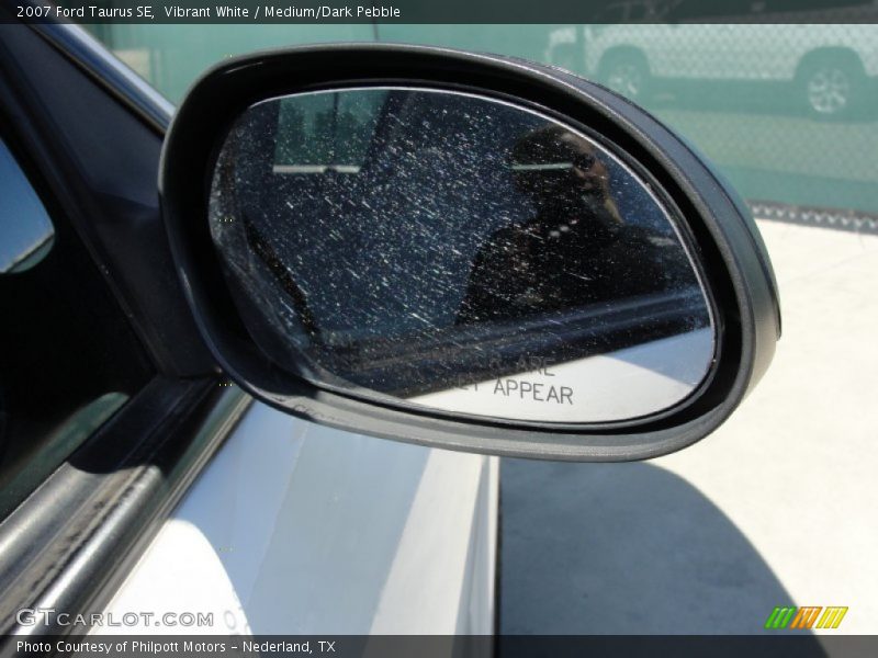 Vibrant White / Medium/Dark Pebble 2007 Ford Taurus SE