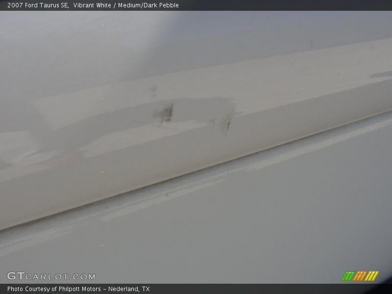 Vibrant White / Medium/Dark Pebble 2007 Ford Taurus SE