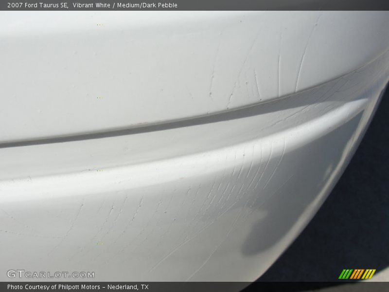 Vibrant White / Medium/Dark Pebble 2007 Ford Taurus SE