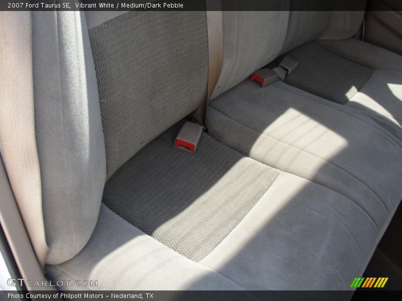 Vibrant White / Medium/Dark Pebble 2007 Ford Taurus SE