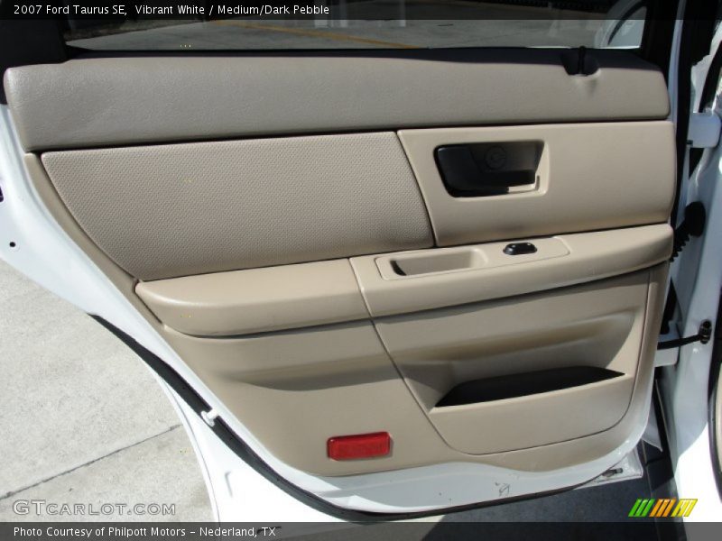 Vibrant White / Medium/Dark Pebble 2007 Ford Taurus SE