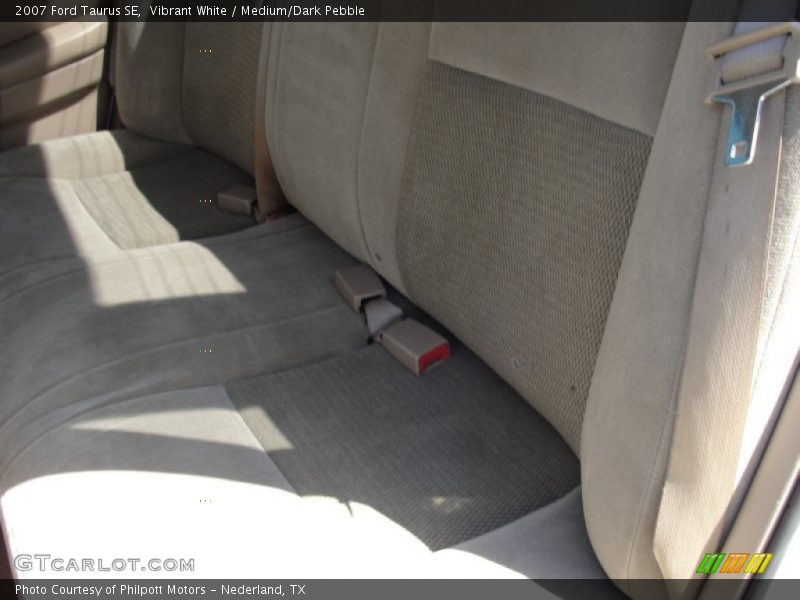 Vibrant White / Medium/Dark Pebble 2007 Ford Taurus SE