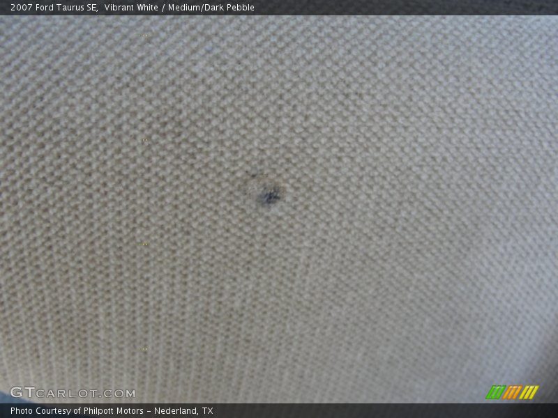 Vibrant White / Medium/Dark Pebble 2007 Ford Taurus SE