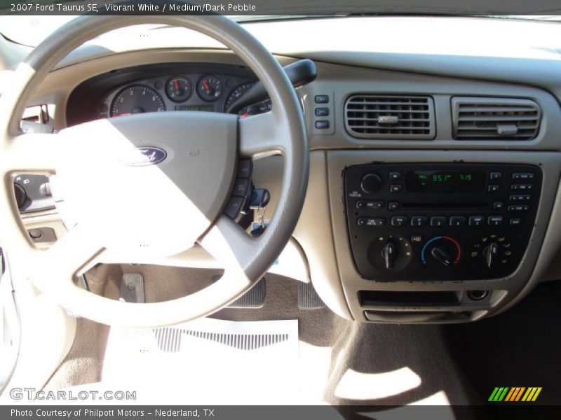 Vibrant White / Medium/Dark Pebble 2007 Ford Taurus SE