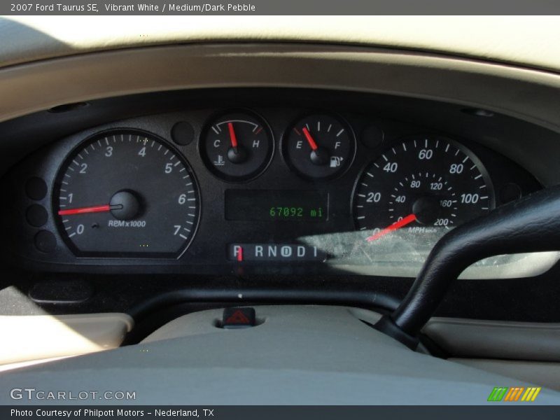 Vibrant White / Medium/Dark Pebble 2007 Ford Taurus SE