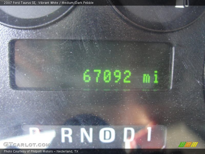 Vibrant White / Medium/Dark Pebble 2007 Ford Taurus SE