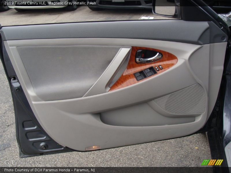 Magnetic Gray Metallic / Ash 2009 Toyota Camry XLE