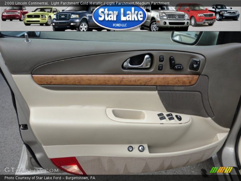 Light Parchment Gold Metallic / Light Parchment/Medium Parchment 2000 Lincoln Continental