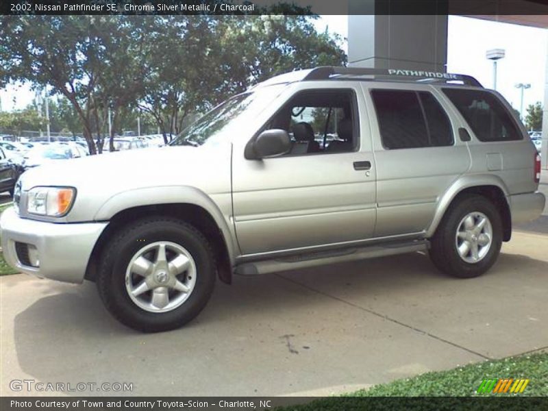 Chrome Silver Metallic / Charcoal 2002 Nissan Pathfinder SE