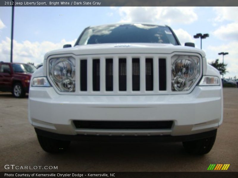 Bright White / Dark Slate Gray 2012 Jeep Liberty Sport