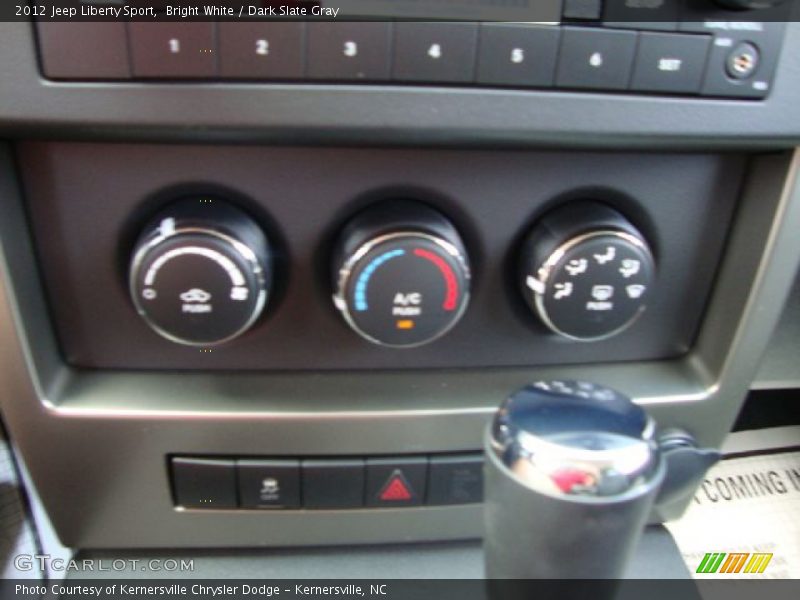 Bright White / Dark Slate Gray 2012 Jeep Liberty Sport