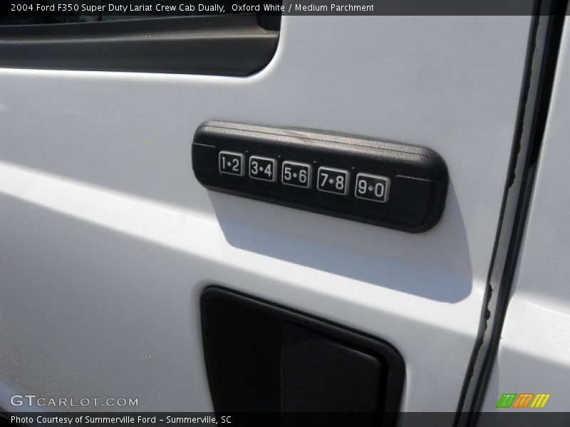 Oxford White / Medium Parchment 2004 Ford F350 Super Duty Lariat Crew Cab Dually