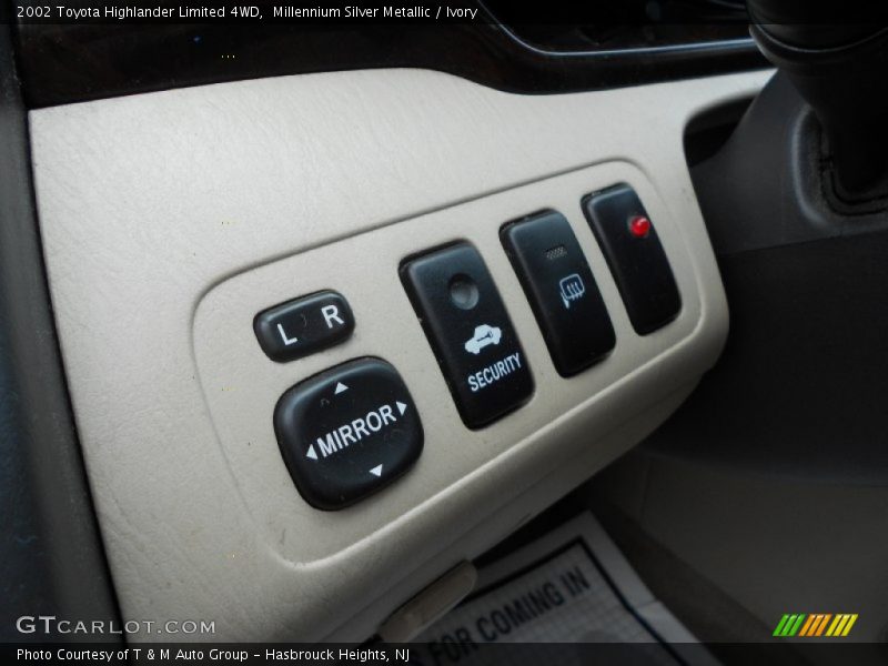 Millennium Silver Metallic / Ivory 2002 Toyota Highlander Limited 4WD