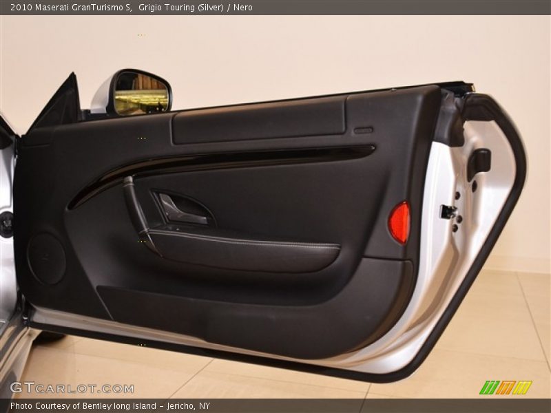 Door Panel of 2010 GranTurismo S