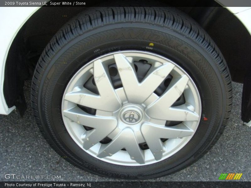 Super White / Stone 2009 Toyota Sienna LE