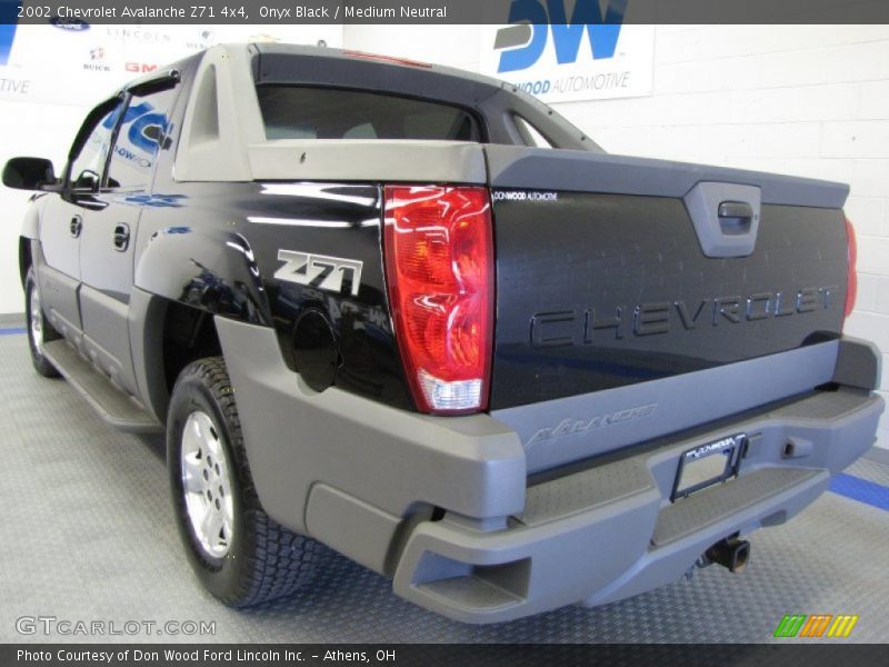 Onyx Black / Medium Neutral 2002 Chevrolet Avalanche Z71 4x4