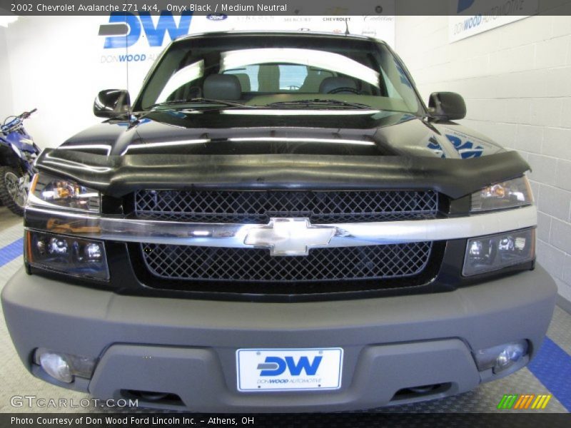 Onyx Black / Medium Neutral 2002 Chevrolet Avalanche Z71 4x4