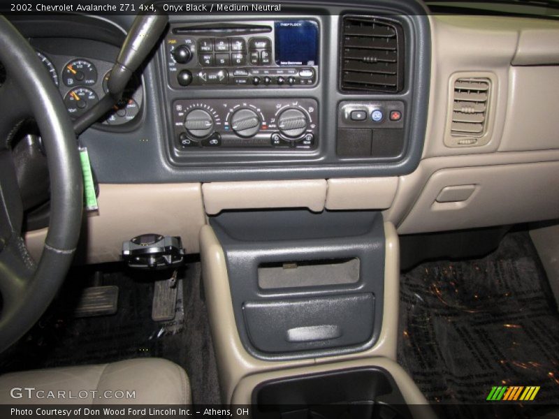 Onyx Black / Medium Neutral 2002 Chevrolet Avalanche Z71 4x4