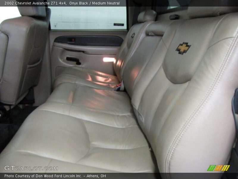 Onyx Black / Medium Neutral 2002 Chevrolet Avalanche Z71 4x4