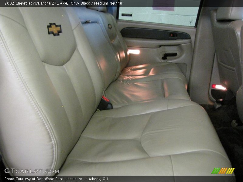 Onyx Black / Medium Neutral 2002 Chevrolet Avalanche Z71 4x4