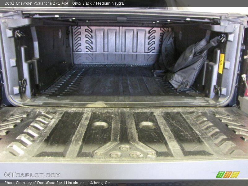 Onyx Black / Medium Neutral 2002 Chevrolet Avalanche Z71 4x4