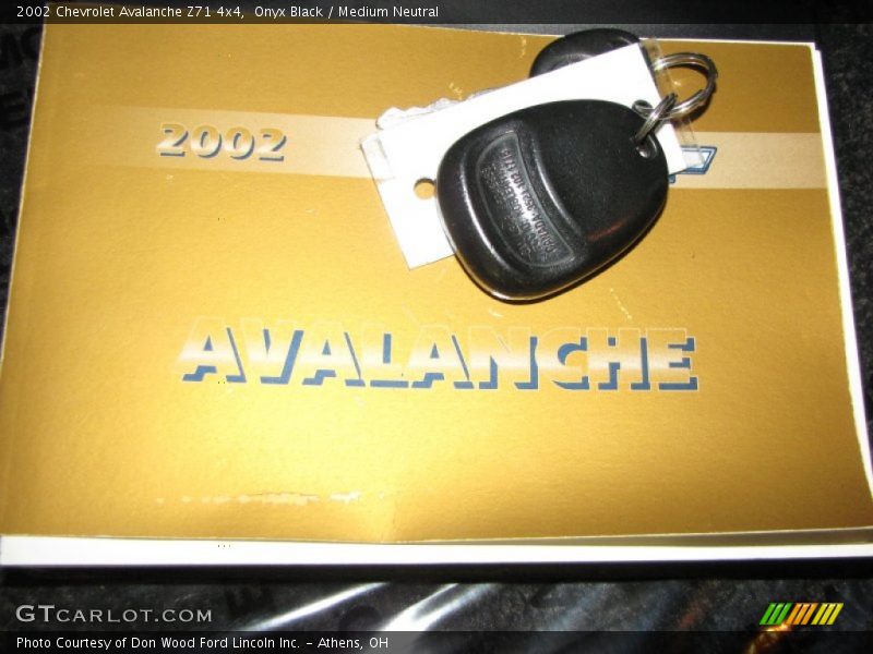 Onyx Black / Medium Neutral 2002 Chevrolet Avalanche Z71 4x4