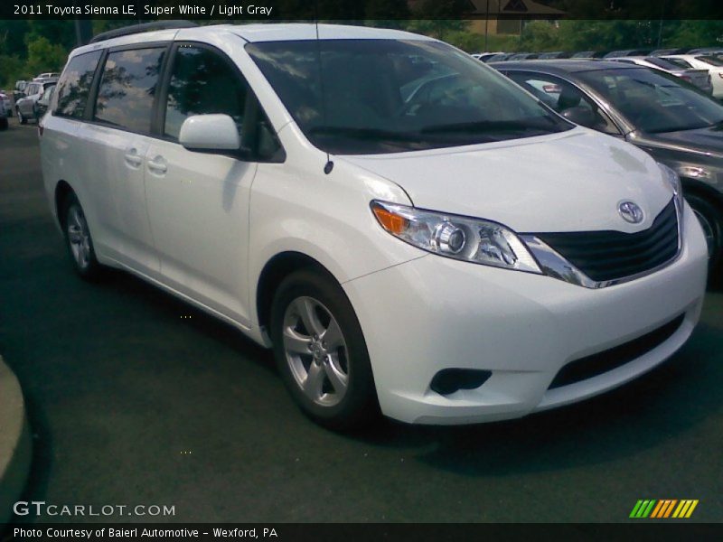 Super White / Light Gray 2011 Toyota Sienna LE