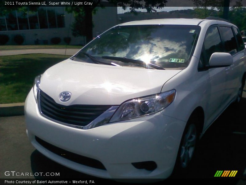 Super White / Light Gray 2011 Toyota Sienna LE