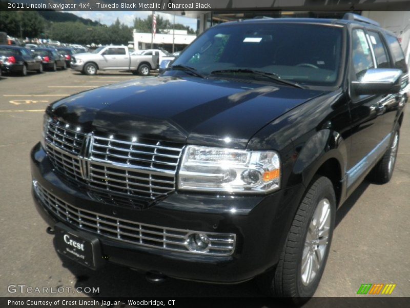 Tuxedo Black Metallic / Charcoal Black 2011 Lincoln Navigator 4x4