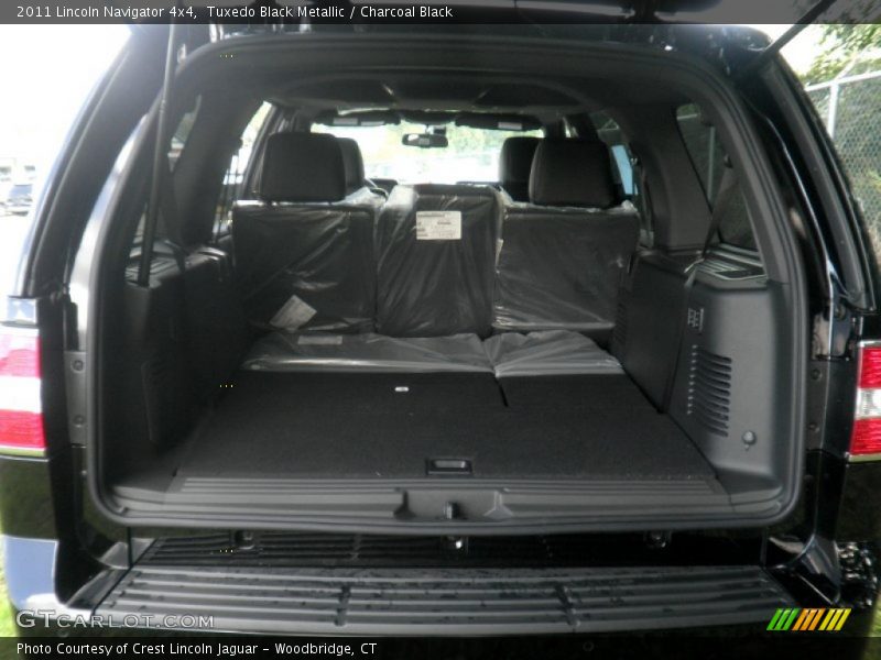 Tuxedo Black Metallic / Charcoal Black 2011 Lincoln Navigator 4x4