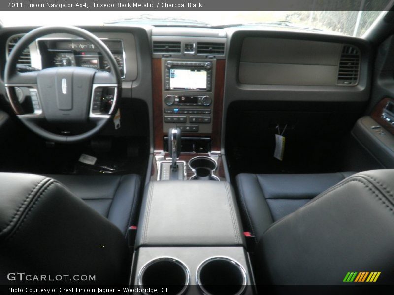 Tuxedo Black Metallic / Charcoal Black 2011 Lincoln Navigator 4x4