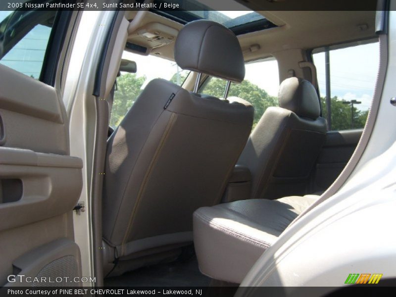Sunlit Sand Metallic / Beige 2003 Nissan Pathfinder SE 4x4