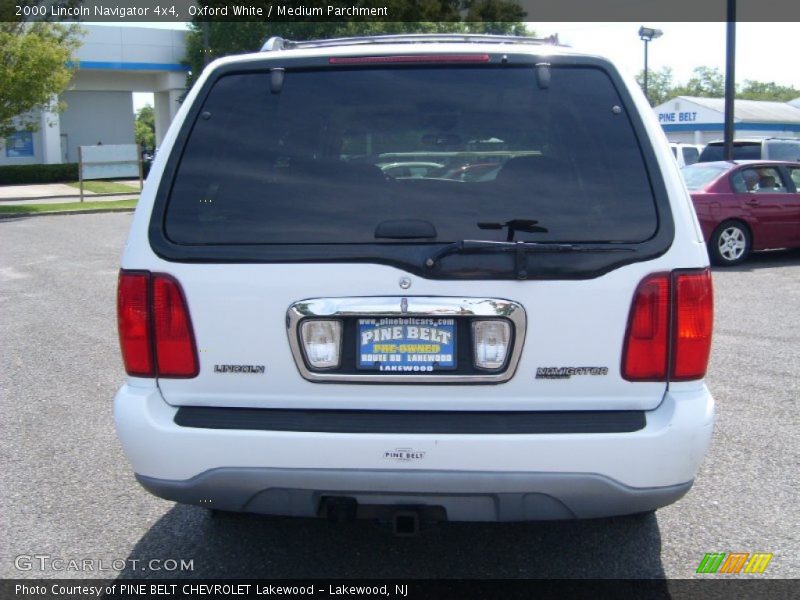 Oxford White / Medium Parchment 2000 Lincoln Navigator 4x4