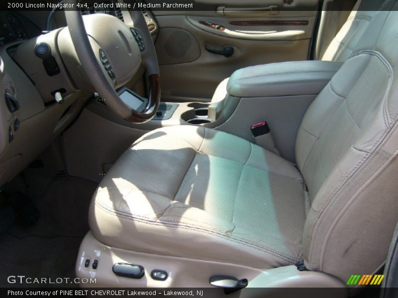 Oxford White / Medium Parchment 2000 Lincoln Navigator 4x4