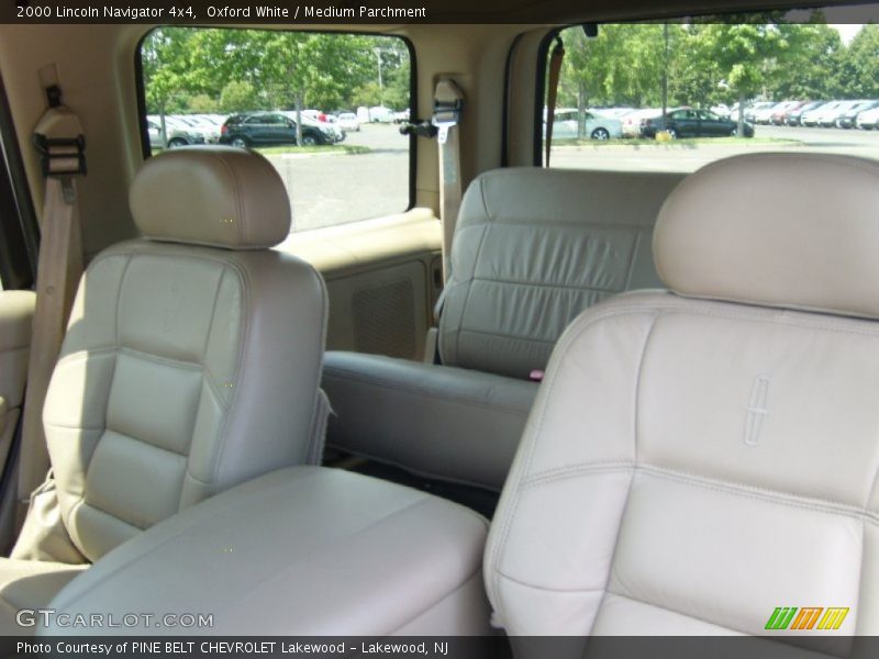 Oxford White / Medium Parchment 2000 Lincoln Navigator 4x4