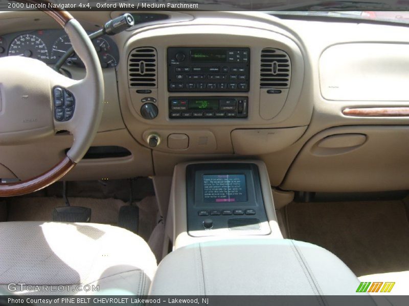 Oxford White / Medium Parchment 2000 Lincoln Navigator 4x4