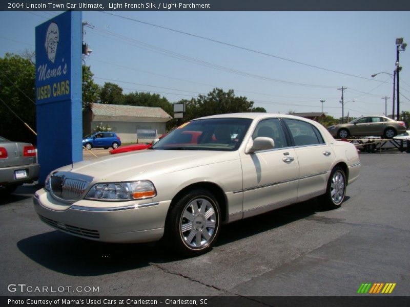 Light French Silk / Light Parchment 2004 Lincoln Town Car Ultimate