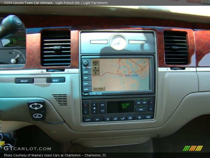 Light French Silk / Light Parchment 2004 Lincoln Town Car Ultimate
