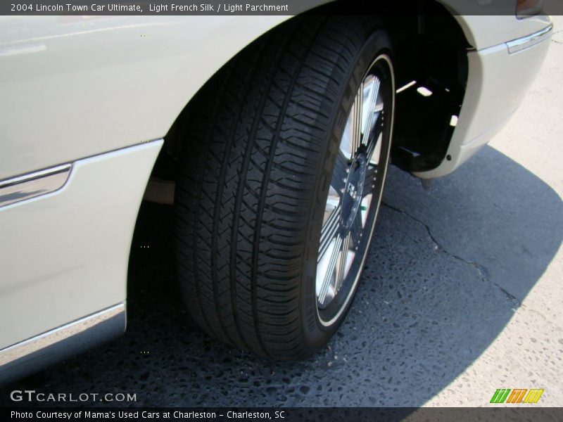 Light French Silk / Light Parchment 2004 Lincoln Town Car Ultimate