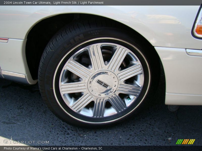 Light French Silk / Light Parchment 2004 Lincoln Town Car Ultimate
