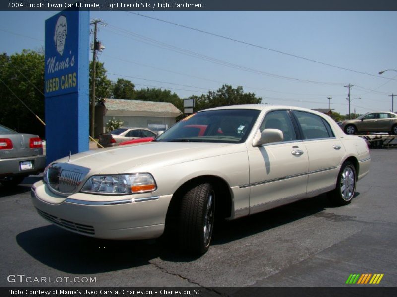 Light French Silk / Light Parchment 2004 Lincoln Town Car Ultimate