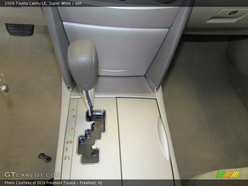 Super White / Ash 2009 Toyota Camry LE