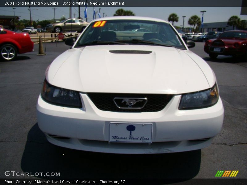 Oxford White / Medium Parchment 2001 Ford Mustang V6 Coupe